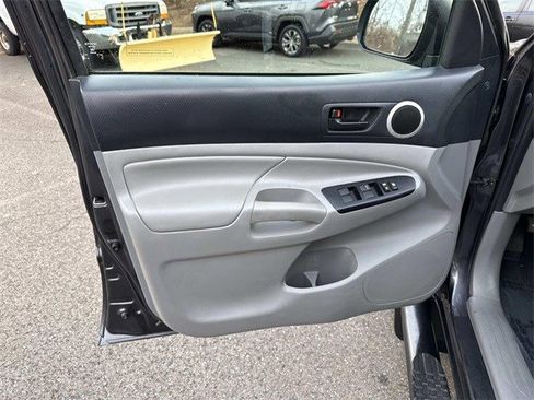 Used 2014 Toyota Tacoma PreRunner image 13