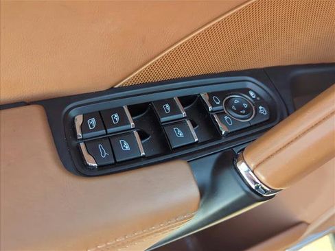 Used 2016 Porsche Cayenne image 8