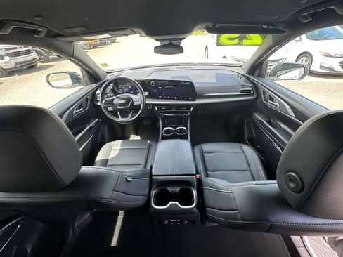 Used 2025 Chevrolet Traverse LT AWD/4WD image 28