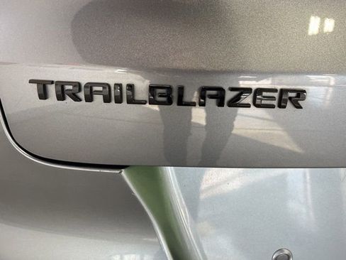 Used 2022 Chevrolet TrailBlazer RS w/ Sun and Liftgate Package image 7