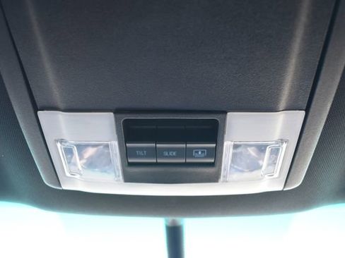 Used 2017 Ford Explorer XLT w/ Equipment Group 202A AWD/4WD image 34