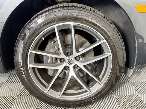 Used 2023 Porsche Macan w/ Premium Package Plus image 48