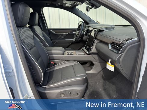 New 2026 GMC Acadia Denali w/ Super Cruise Package image 19