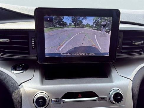 Used 2021 Ford Explorer XLT image 12