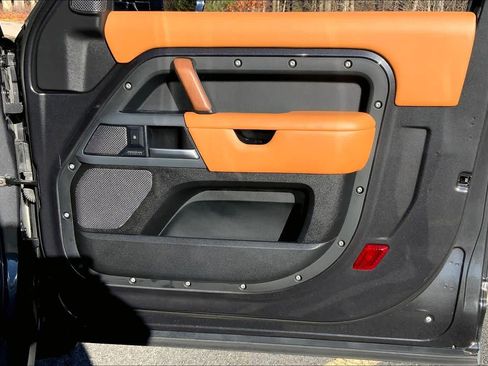 Used 2021 Land Rover Defender 90 X image 21