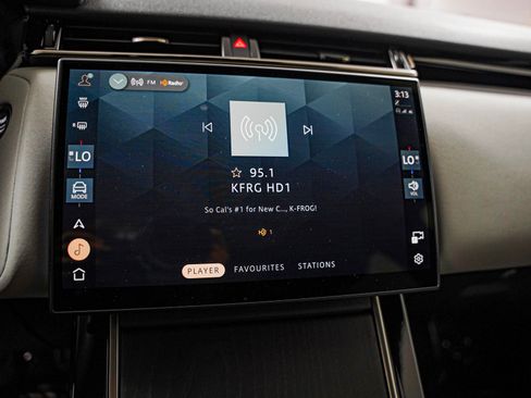 Used 2024 Land Rover Range Rover Velar Dynamic SE AWD/4WD image 16