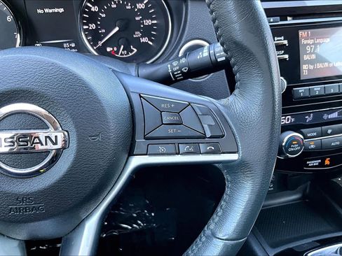 Used 2017 Nissan Rogue SV w/ Midnight Edition Package image 24