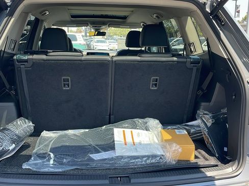 New 2025 Volkswagen Atlas SEL Premium R-Line image 31