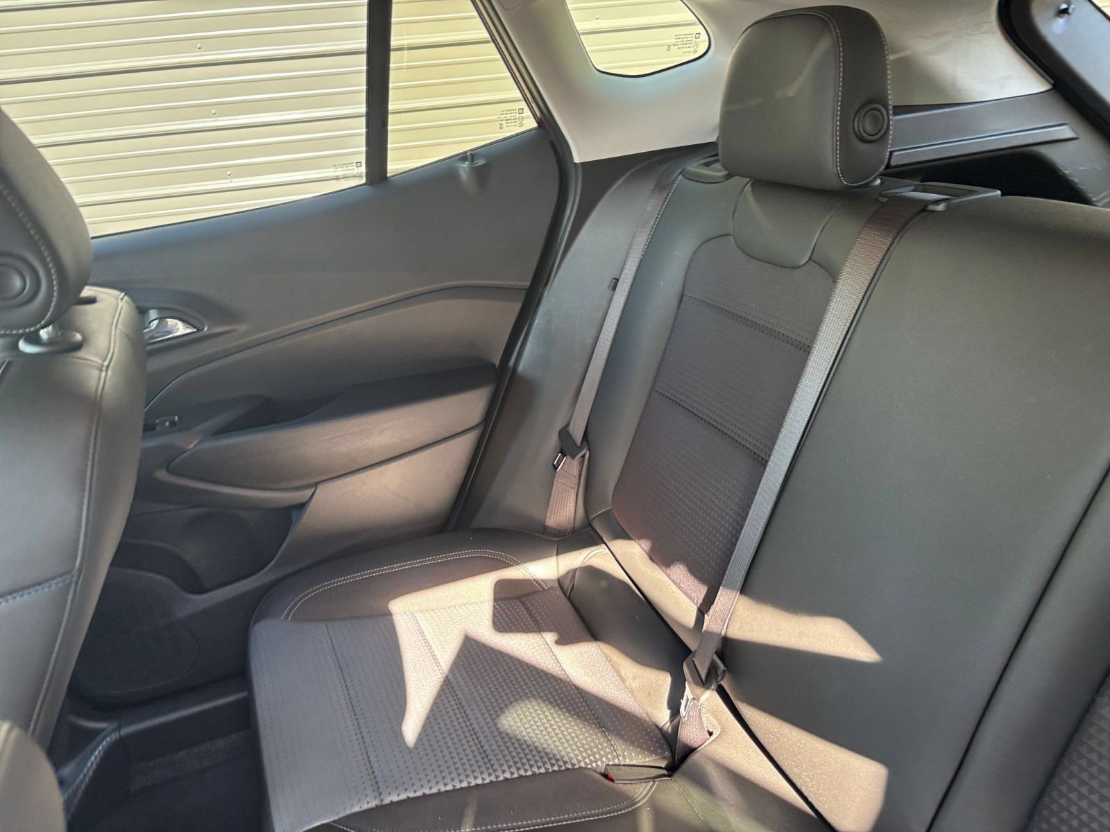 Used 2025 Chevrolet Trax LT FWD image 33