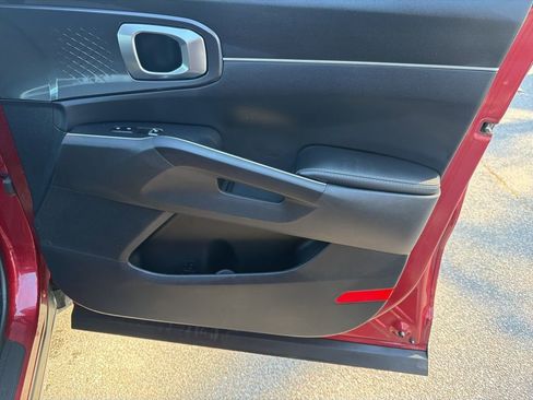 Used 2023 Kia Sorento S w/ Panoramic Sunroof Package image 31