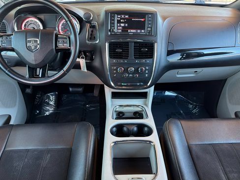 Used 2019 Dodge Grand Caravan SXT FWD image 14