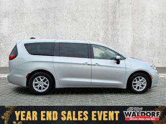 Used 2023 Chrysler Pacifica Touring-L video 2