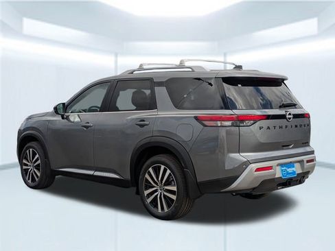 New 2025 Nissan Pathfinder Platinum image 4