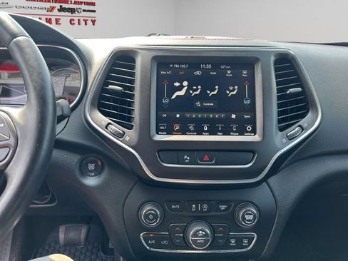 Used 2019 Jeep Cherokee Trailhawk w/ Comfort & Convenience Group AWD/4WD image 21