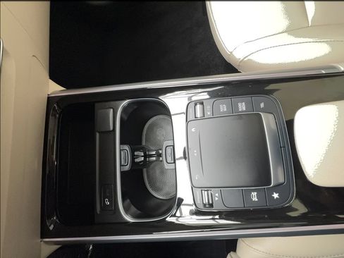 Used 2022 Mercedes-Benz GLB 250 4MATIC w/ Premium Package Lite image 44