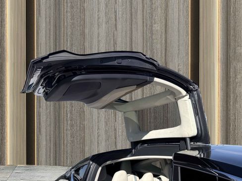 Used 2019 Tesla Model X 75D image 39