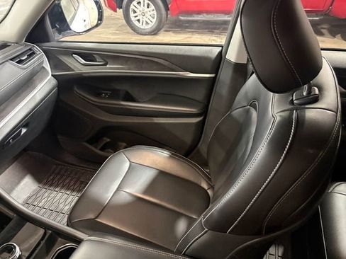 Used 2024 Jeep Grand Cherokee Limited image 24