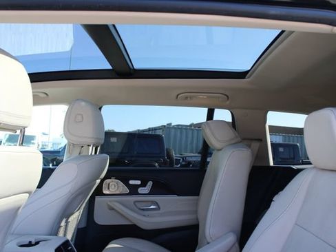 Used 2024 Mercedes-Benz GLS 450 4MATIC image 40