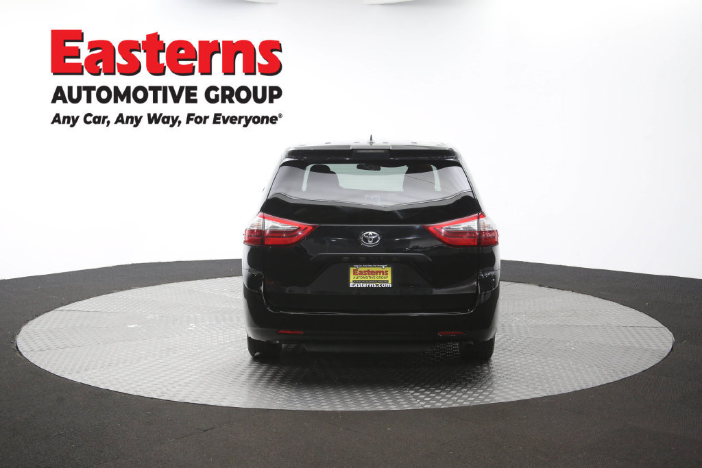 Used 2020 Toyota Sienna L FWD image 37