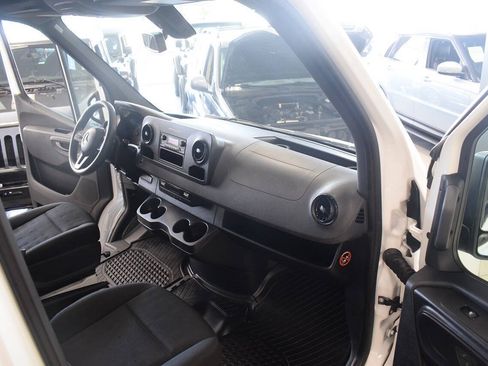 Used 2019 Mercedes-Benz Sprinter 2500 image 25