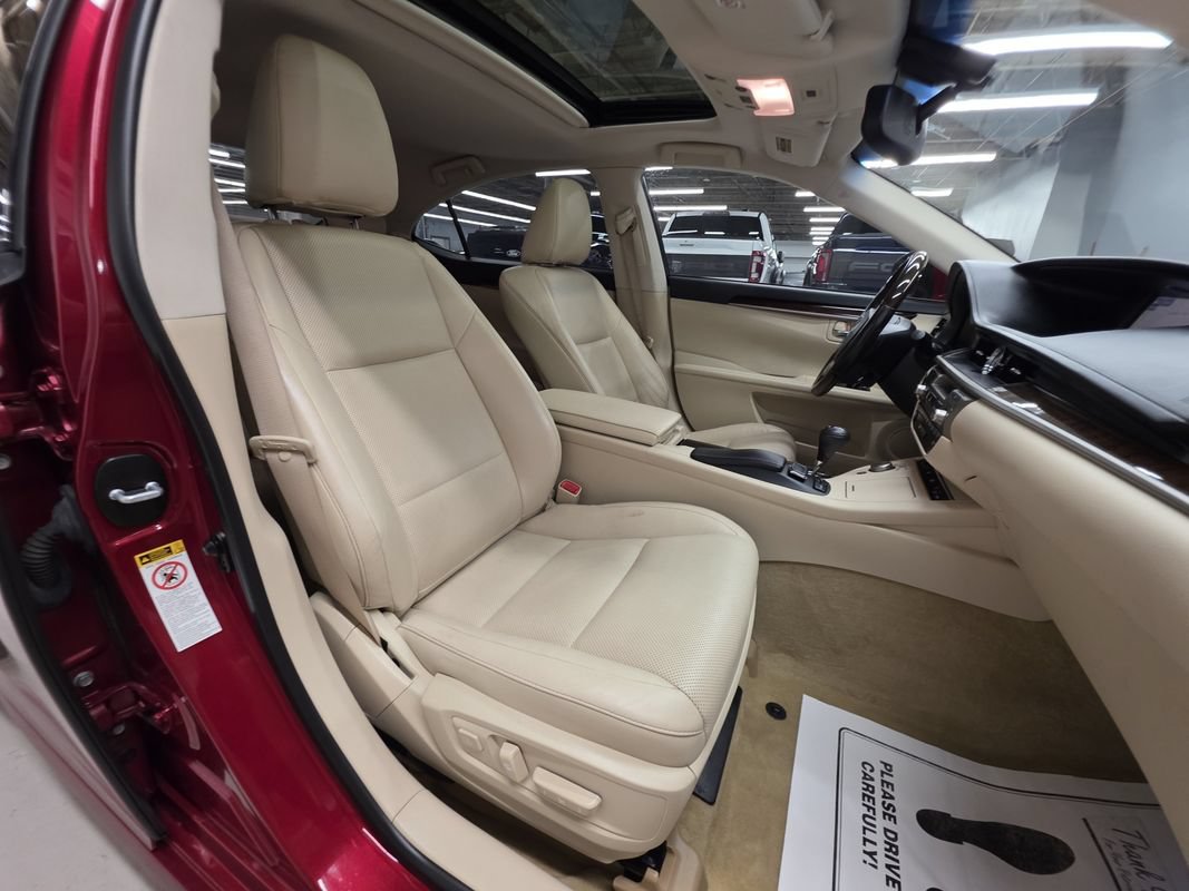 Used 2015 Lexus ES 350 w/ Luxury Package FWD image 29