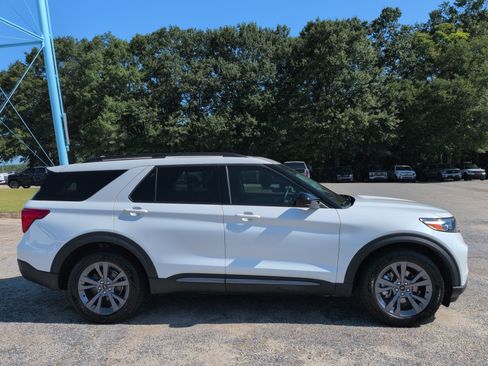 Certified 2023 Ford Explorer XLT w/ Equipment Group 202A RWD image 2