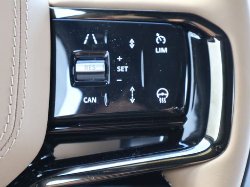 New 2026 Land Rover Range Rover Sport Dynamic SE AWD/4WD image 17