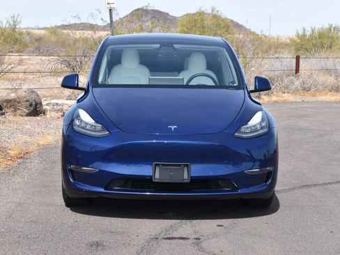 Used 2023 Tesla Model Y Long Range AWD/4WD image 2