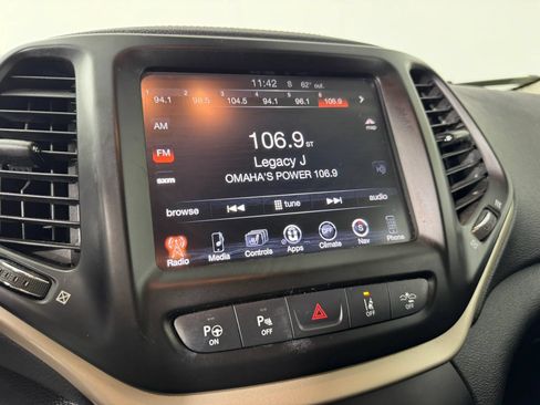 Used 2015 Jeep Cherokee Limited w/ Luxury Group AWD/4WD image 19