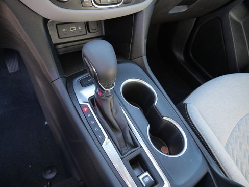Used 2022 Chevrolet Equinox LS AWD/4WD image 24
