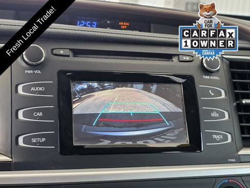 Used 2019 Toyota Highlander LE AWD/4WD image 15
