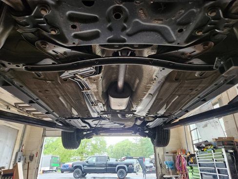 Used 2012 Ford Focus SE FWD image 2