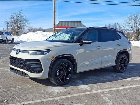 New 2026 Volkswagen Tiguan SE R-Line image 3