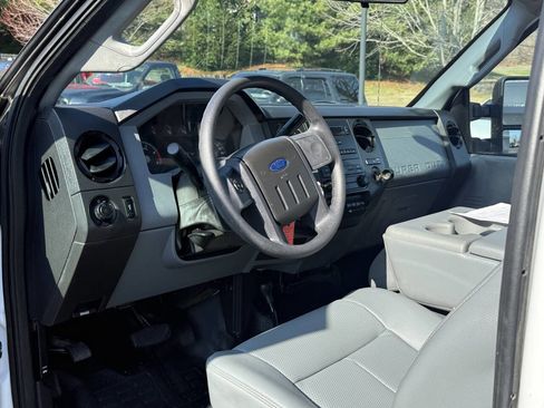 Used 2014 Ford F550 4x4 Regular Cab Super Duty image 18