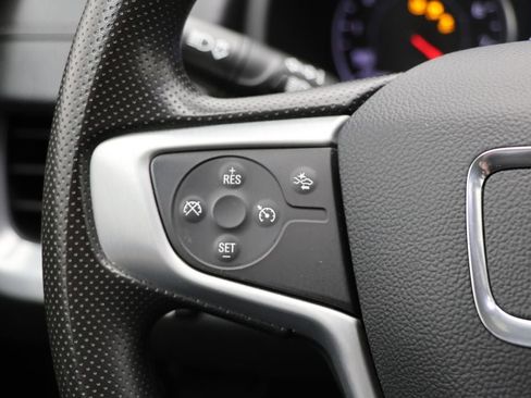 Used 2024 GMC Terrain SLE image 18