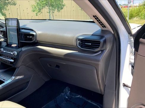 Used 2020 Ford Explorer Platinum w/ Premium Technology Package AWD/4WD image 15