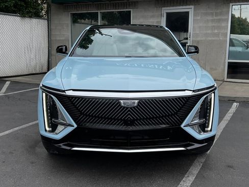 Used 2024 Cadillac Lyriq Luxury AWD/4WD image 2