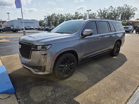 Used 2022 Cadillac Escalade ESV Sport w/ Touring Package AWD/4WD image 3