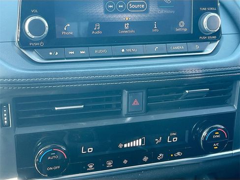 Used 2023 Nissan Rogue SV image 14