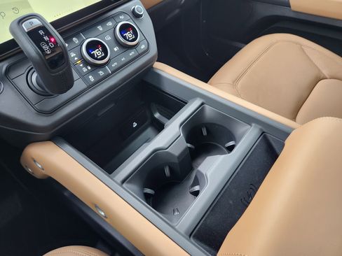 New 2026 Land Rover Defender 110 X-Dynamic SE image 20
