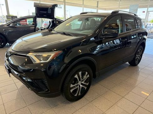 Used 2017 Toyota RAV4 LE AWD/4WD image 6