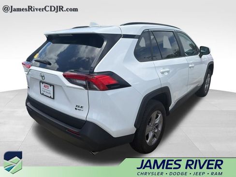Used 2025 Toyota RAV4 XLE AWD/4WD image 5