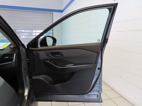 Used 2023 Nissan Rogue S image 26