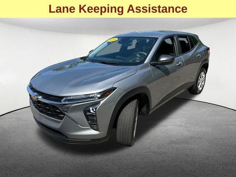 Used 2024 Chevrolet Trax LS w/ Driver Confidence Package FWD image 5