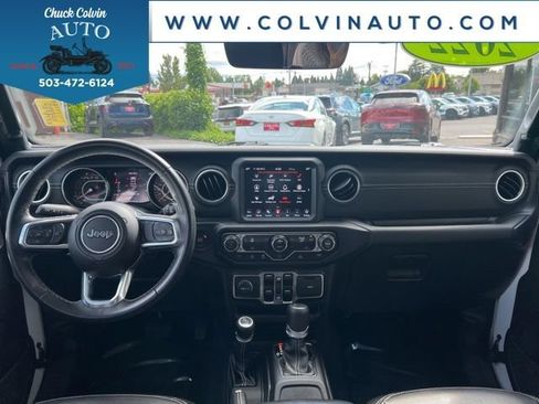 Used 2022 Jeep Wrangler Unlimited Sahara AWD/4WD image 17