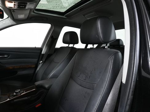Used 2011 BMW 328i xDrive Sedan AWD/4WD image 5