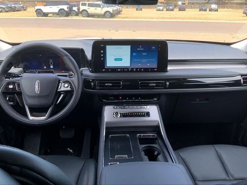 New 2026 Lincoln Aviator 2WD image 5