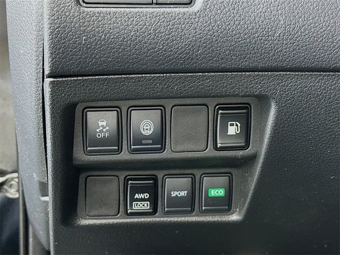 Used 2019 Nissan Rogue S image 10