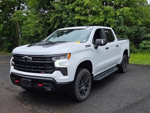 Used 2023 Chevrolet Silverado 1500 LT Trail Boss w/ LT Trail Boss Premium Package AWD/4WD image 3