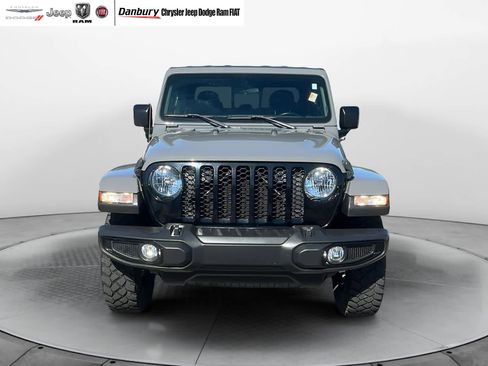 Certified 2022 Jeep Gladiator Sport image 3